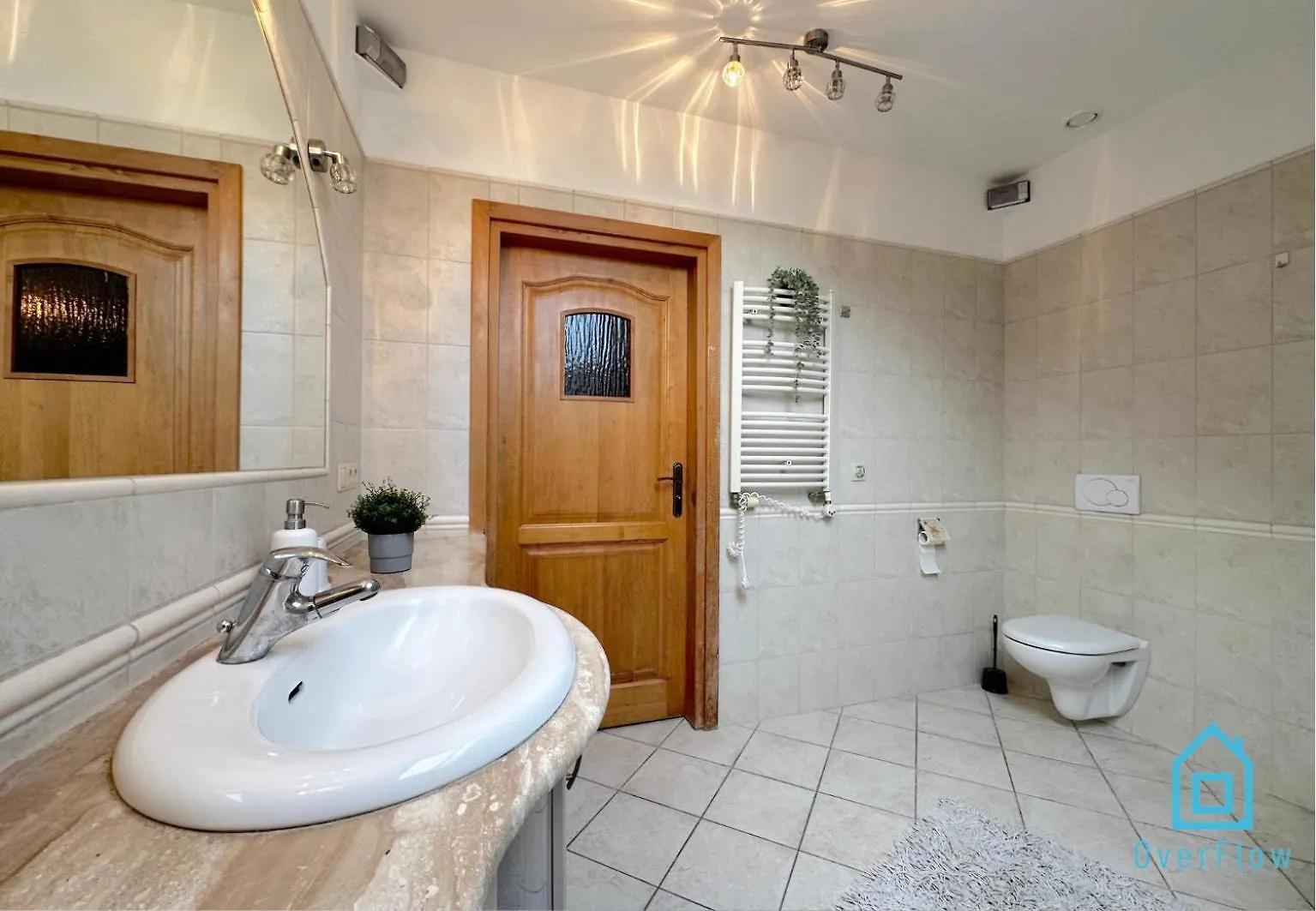 Rum i privatbostad Purple Room - Charming Place, 15 Minutes To Gdansk Old Town & 5 Minutes To Seaside